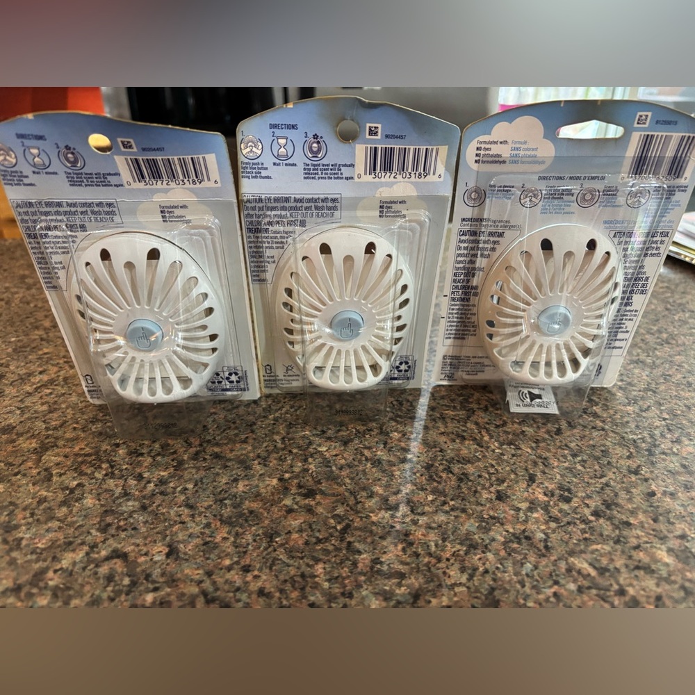 New!! Febreze, Small spaces air fresheners - Picture 4 of 4